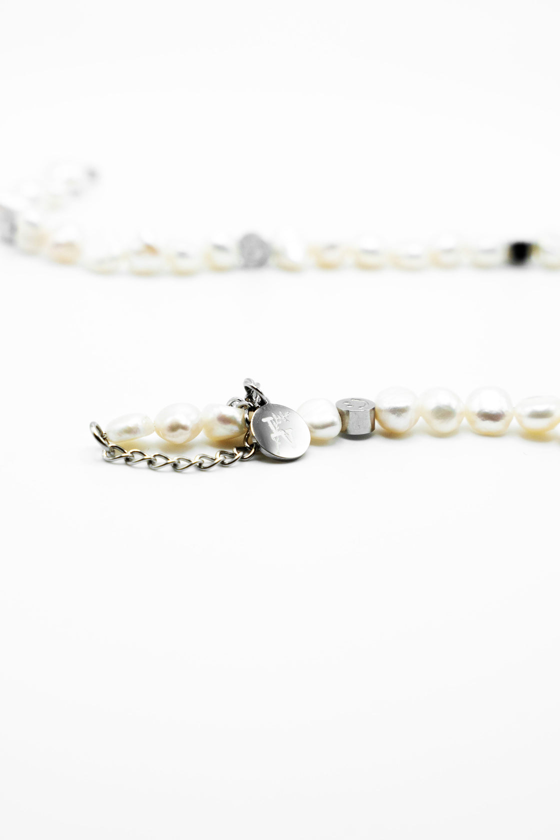 Urban pearl necklace